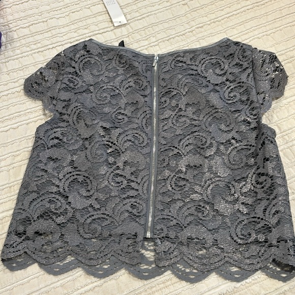 Blouse fully lined with lace overlay - Picture 2 of 6